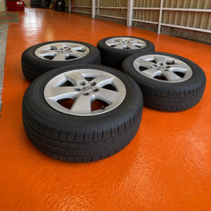 千葉市で車体から外したタイヤホイールの持ち込み組み替え作業
